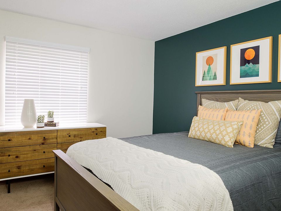 Minnetonka Hills Apartment - Bedroom