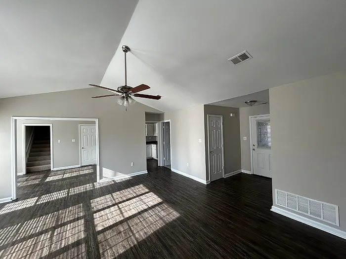 4 bed, 2.0 bath, 1965 sqft, $2,095 — Photo 3