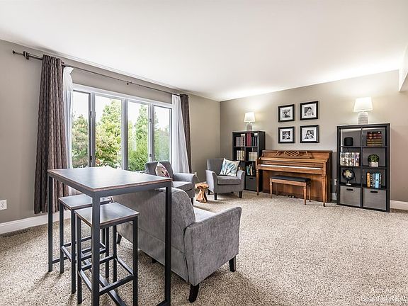 3rd image of 5715 Dartmouth Ct