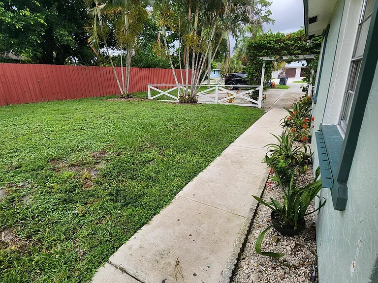 2167 Laura Ln #A — Photo 9