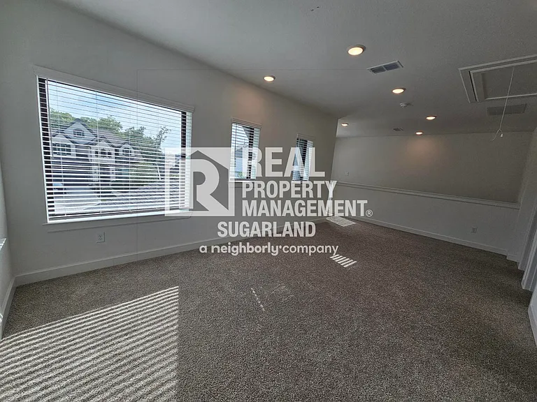 1414 Emma Lake Dr — Photo 44