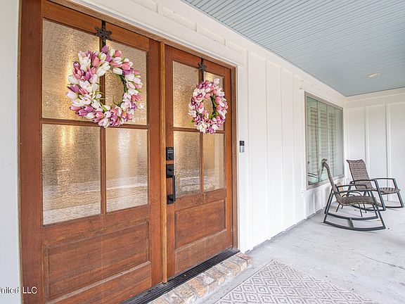 5th image of 413 Forest Hill Dr