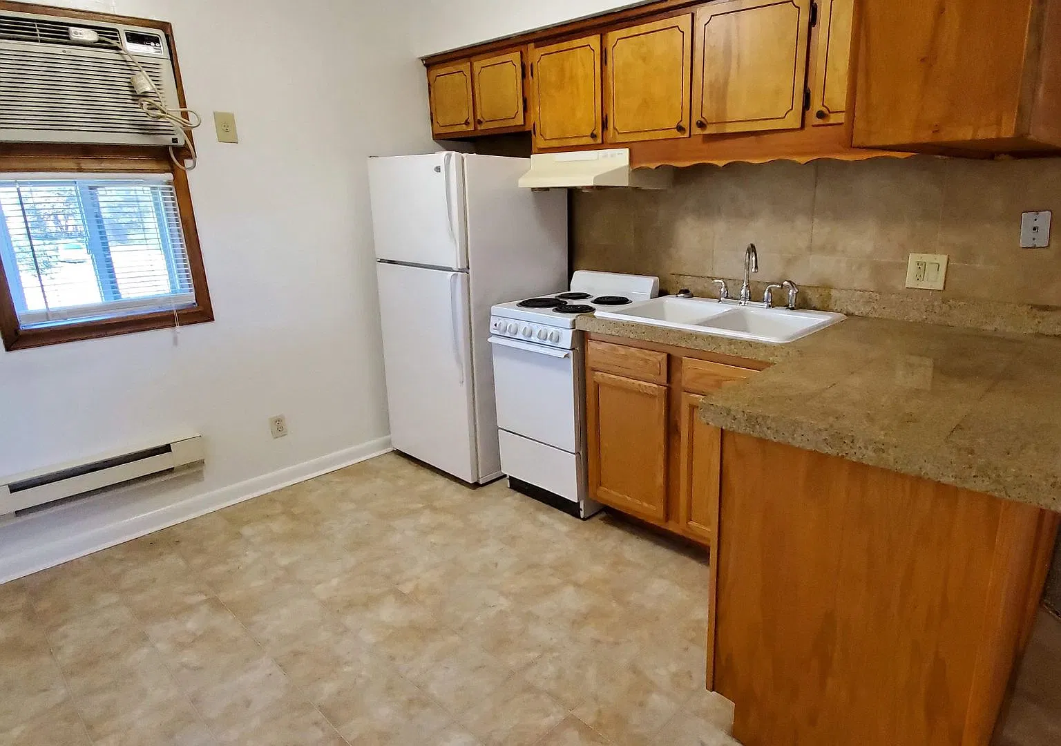 Bay Oaks Park Apartments — Photo 1