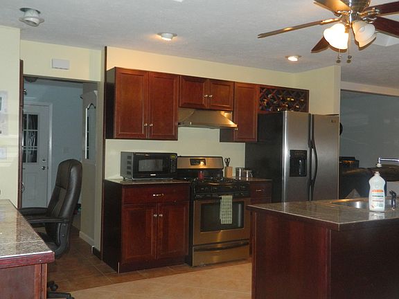 4th image of 26636 Redwood Dr