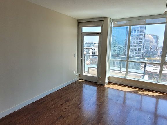 4th image of 325 7th Ave Unit 1302