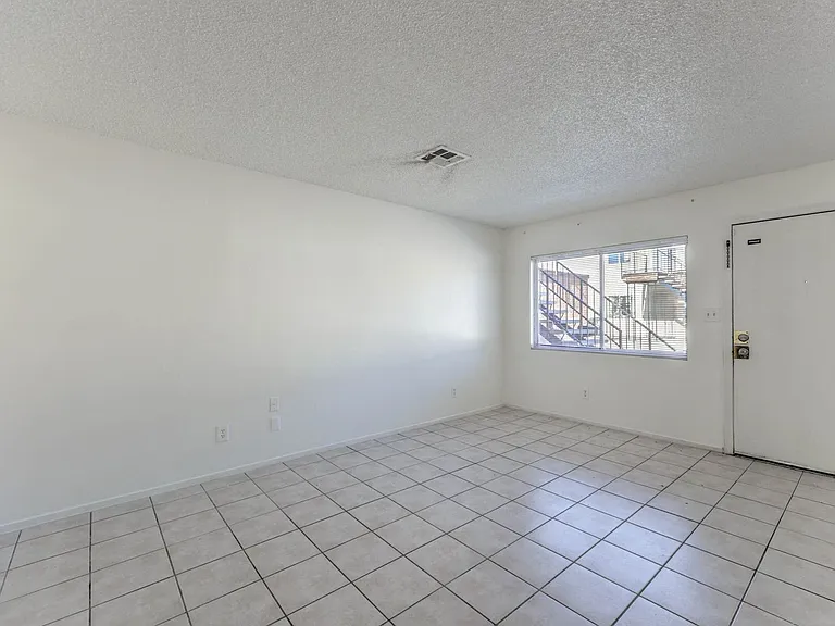 3109 N Walnut Rd — Photo 4