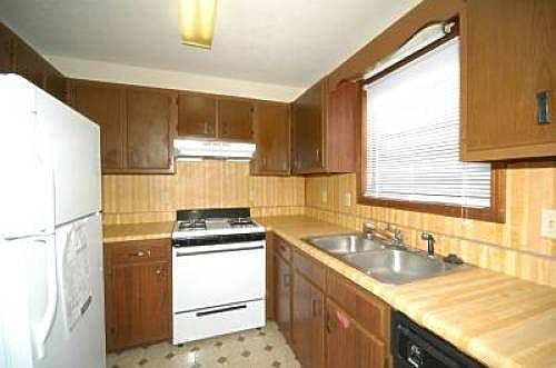 2nd image of 2881 Lakemont Dr SW
