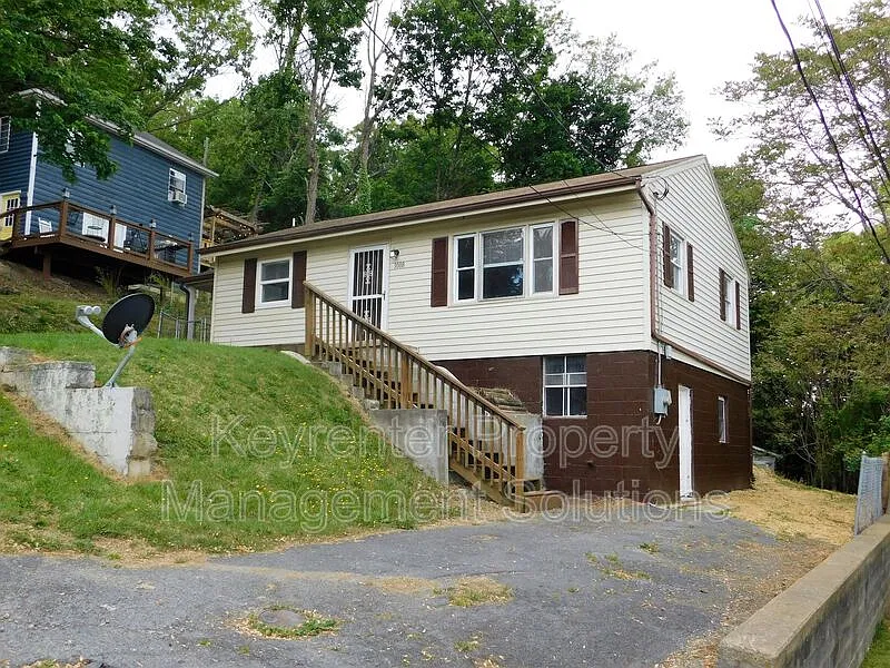 2 bed, 1.0 bath, 768 sqft, $1,350 — Photo 2