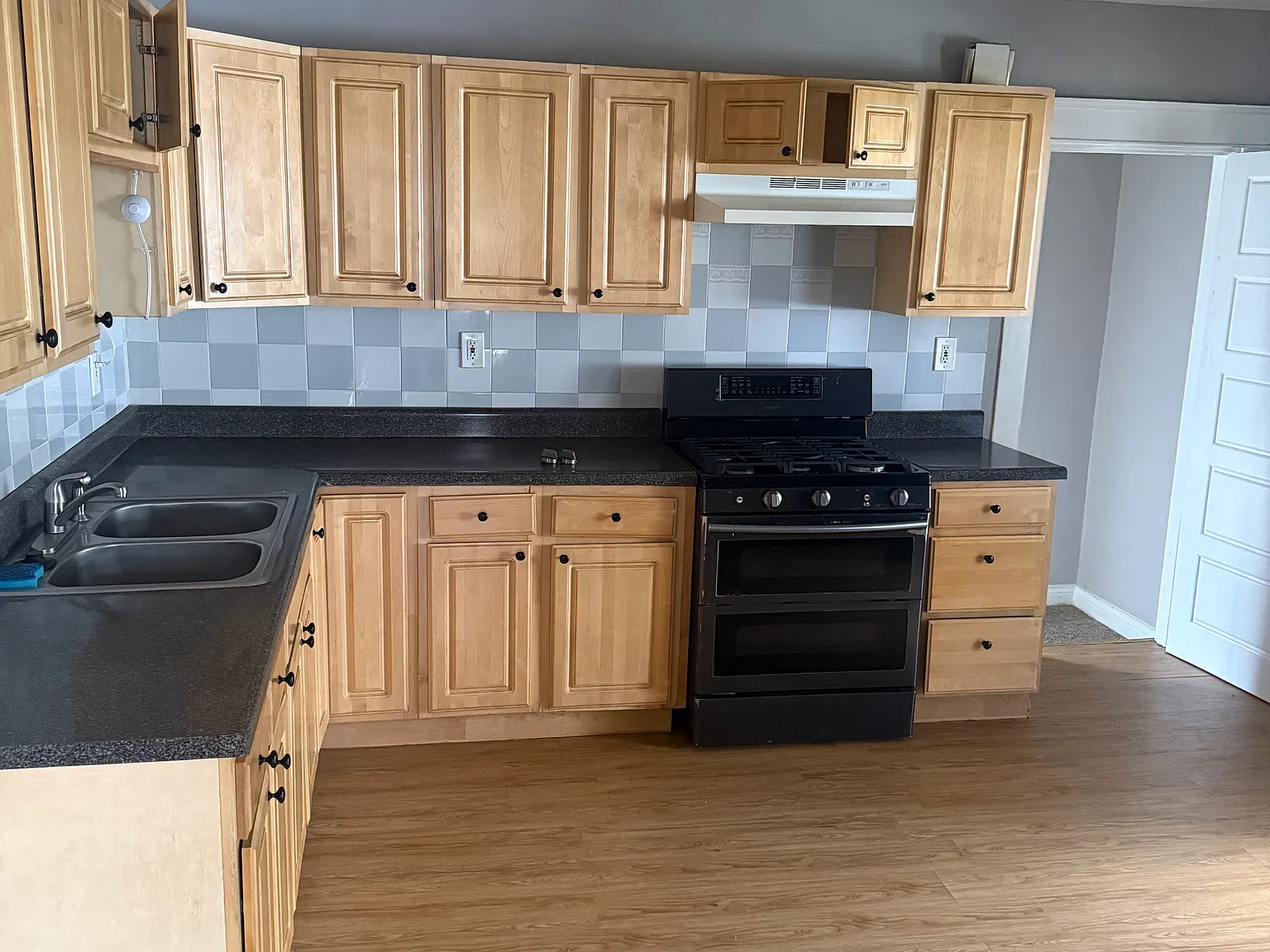 2 bed, 1056 sqft, $1,600 — Photo 4