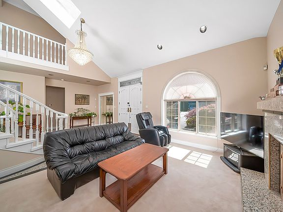 3rd image of 8671 Saunders Rd