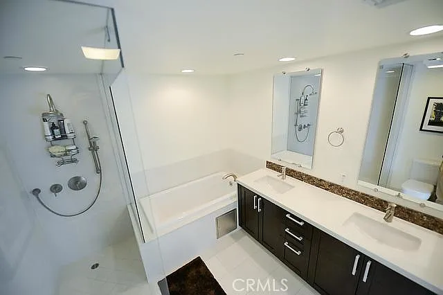 7133 Hawthorn Ave #202 — Photo 11