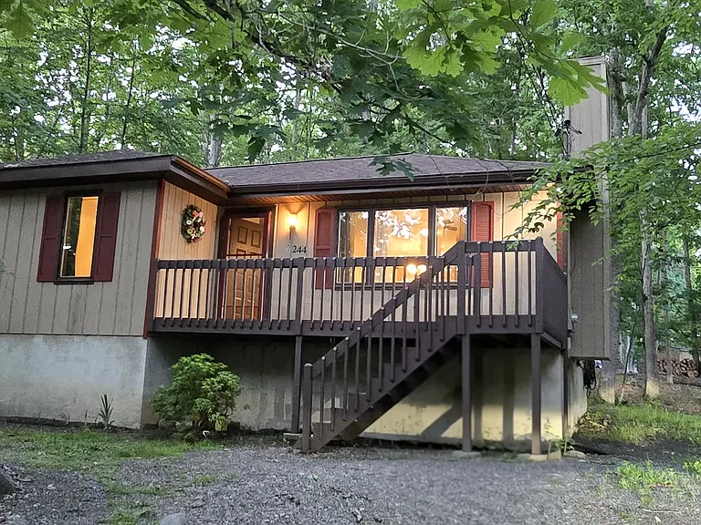 244 Canterbury Rd — Photo 2