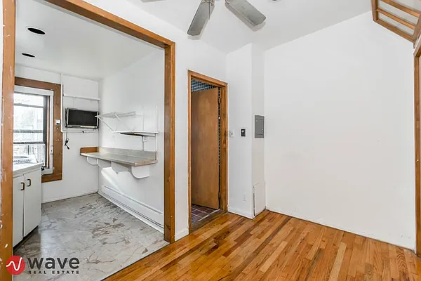 Rented by Wave Real Estate Group | media 52