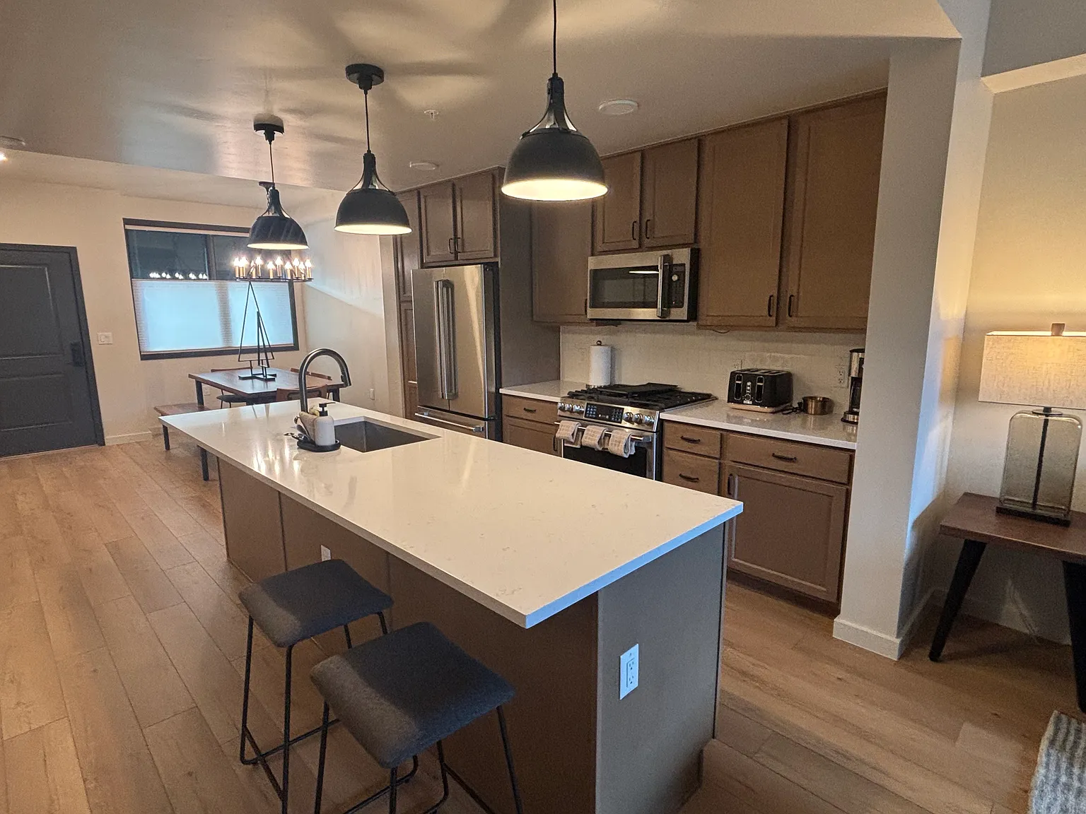 2 bed, 955 sqft, $3,650 — Photo 4
