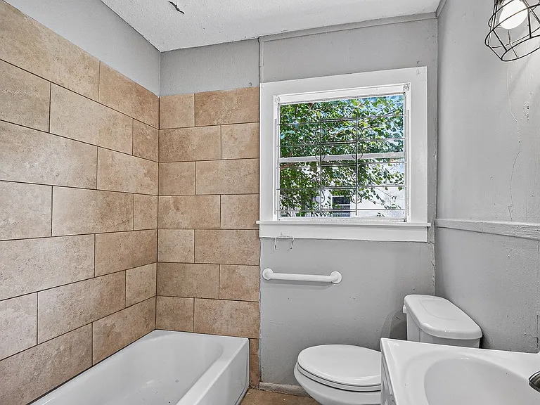 4118 Sunflower St — Photo 17