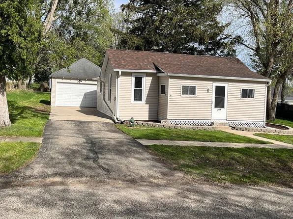 205 West St, Monroe Center, IL 61052