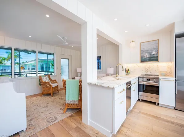 299 8th AVE S #299B, NAPLES, FL 34102