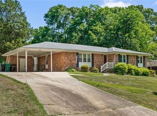 3908 Beverly Hills Dr, High Point, NC 27265