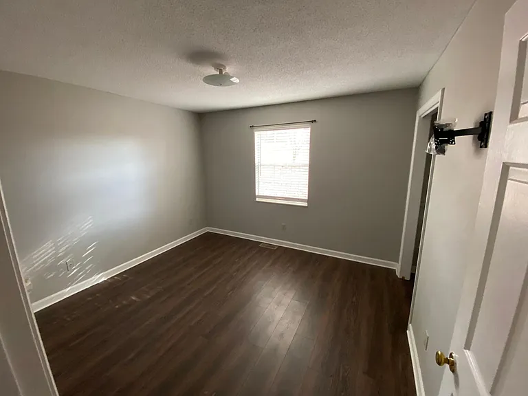 817 Tree Trunk Rd — Photo 6