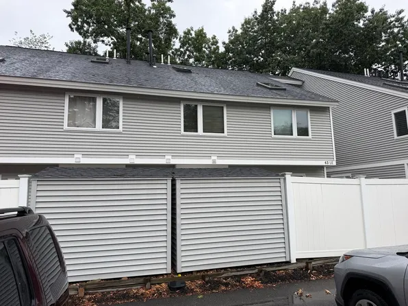 43 Meadow Pond Dr APT L, Leominster, MA 01453
