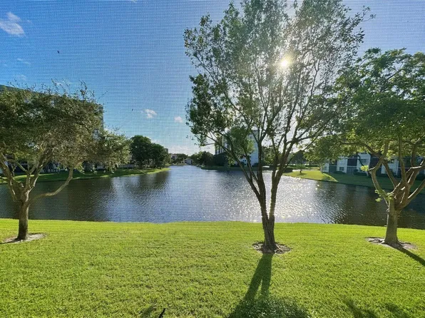 2226 N Cypress Bend Drive #207, Pompano Beach, FL 33069