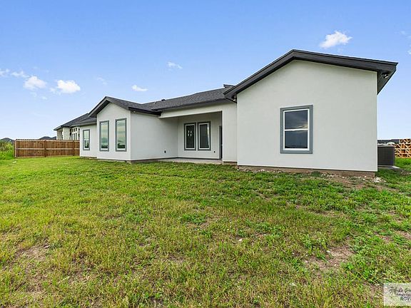 4th image of 526 Oriole Dr