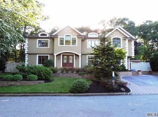 25 Long Acre Ln, Dix Hills, NY 11746