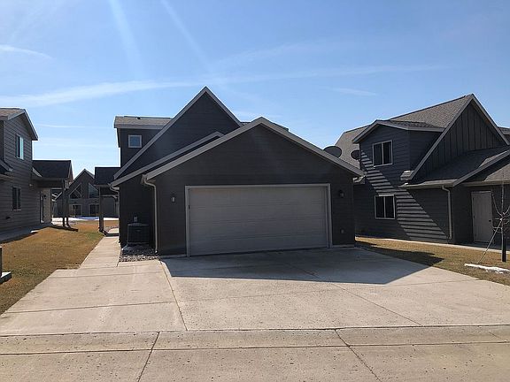 Extra parking in driveway!