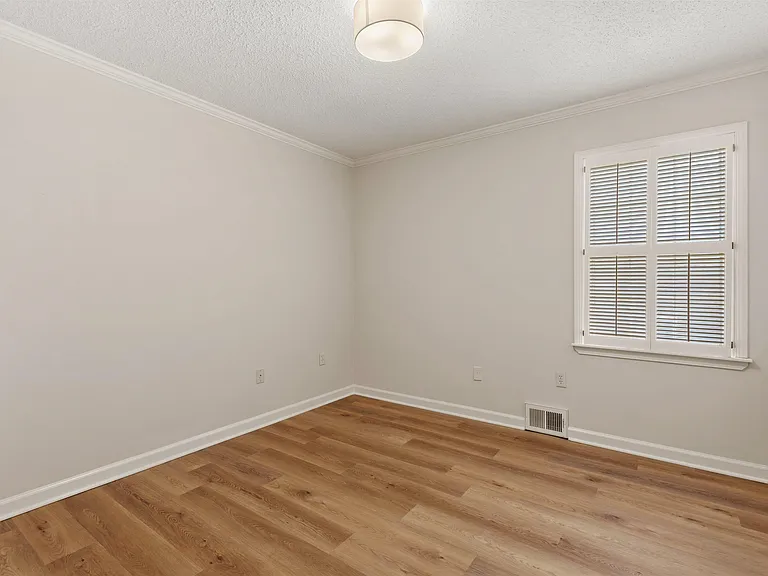 8604 Sandpoint Dr — Photo 16