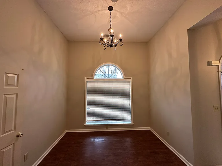 10144 Lynham Dr — Photo 3
