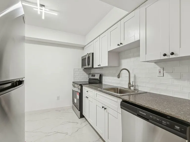 The Oaks Apartments — Photo 75