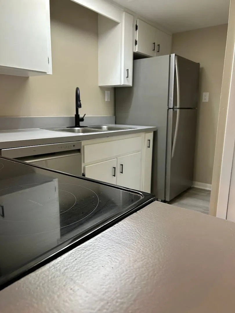1 BR/1 BA apartment in historic downtown Eustis--Laundry w/ W/D Hookups — Photo 1