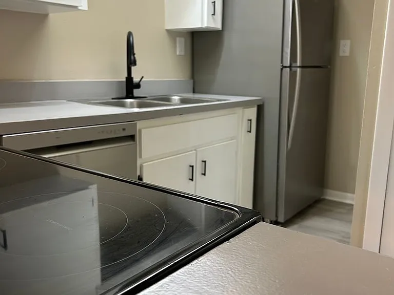 300 N Dewey St #5 — Photo 1