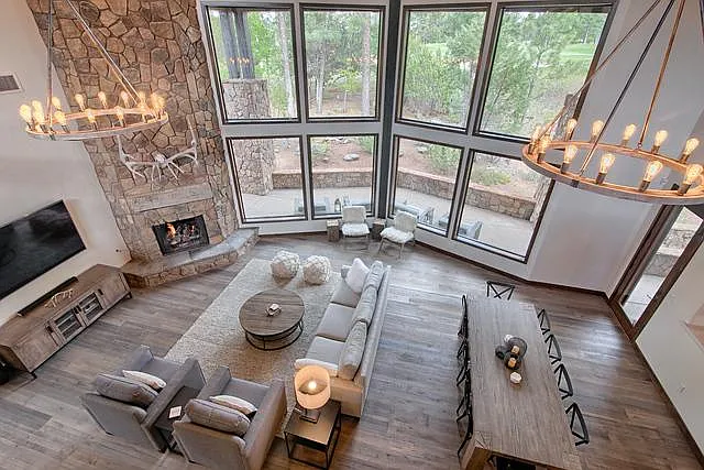 4 bed, 3.5 bath, 3300 sqft, $7,000 — Photo 2