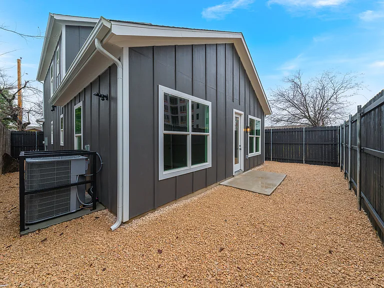 2818 Chicago St — Photo 27