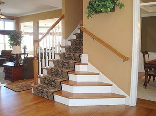 39W848 Walt Whitman Rd, St Charles, IL 60175