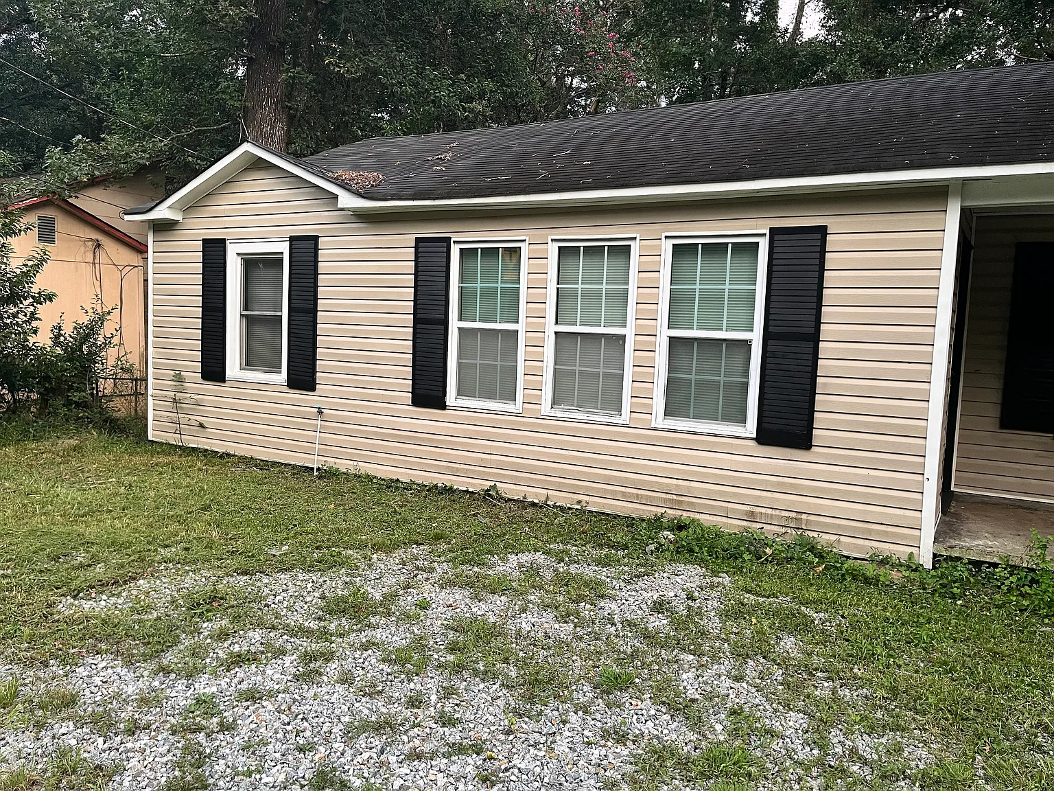 3 bed, 918 sqft, $980 — Photo 1