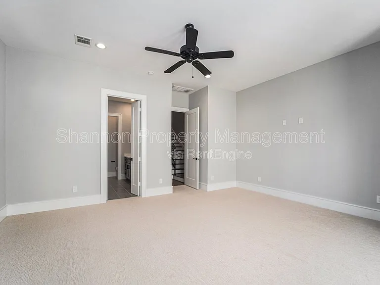 2221 Francis St — Photo 14