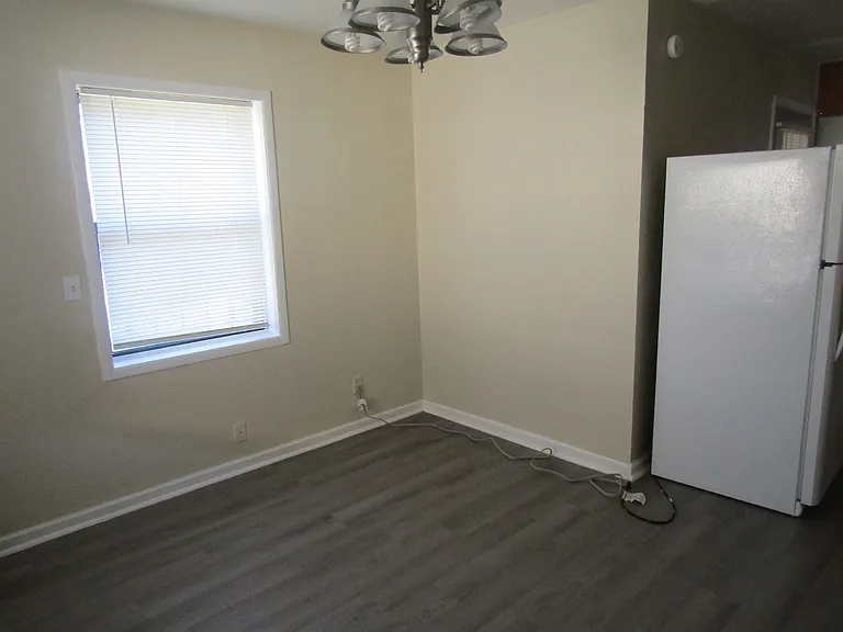 1306 Garth Dr — Photo 9