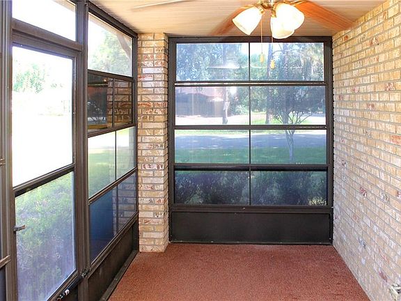 4th image of 341 Douglas Dr