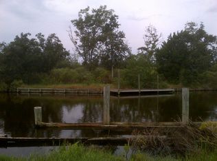 230 Riverview Dr, Bay St Louis, MS 39525