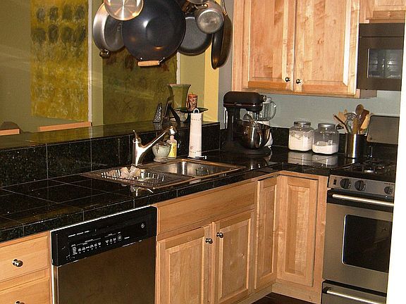 Kitchen & Bar