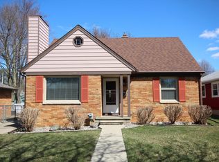 2611 Chatham Rd, Lansing, MI 48910