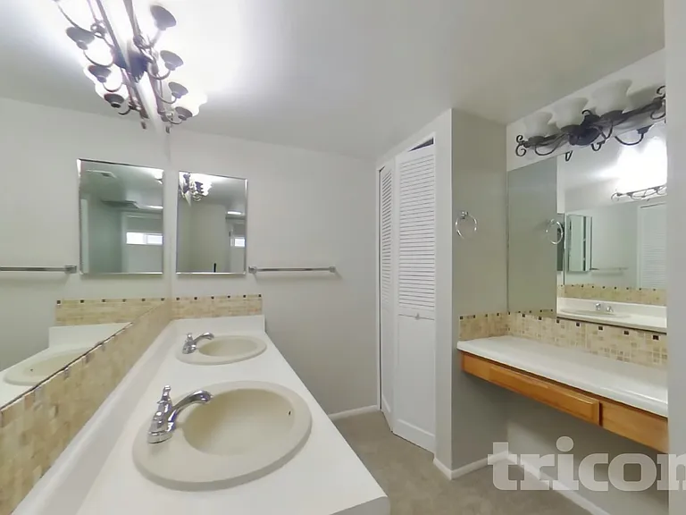 3031 W Mercer Ln — Photo 6