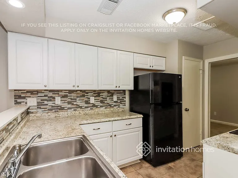 2104 Yorktown Ct N — Photo 7