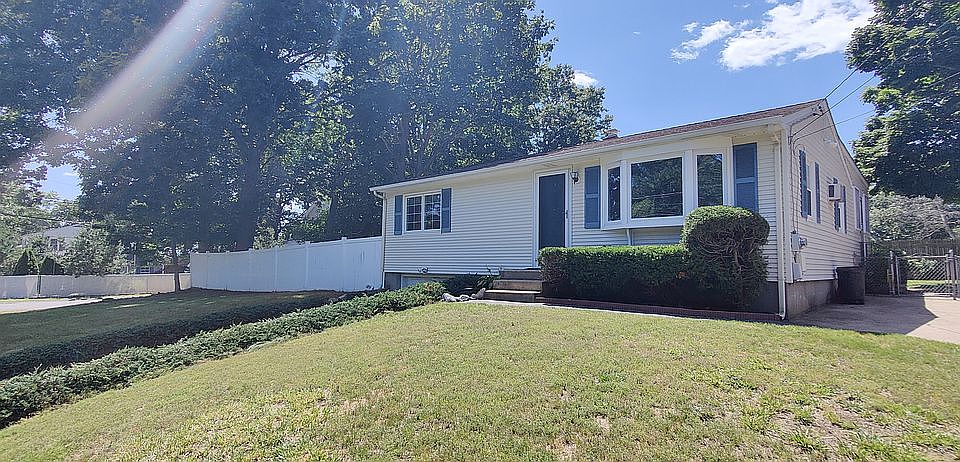 1st image of 139 Hollis Ave