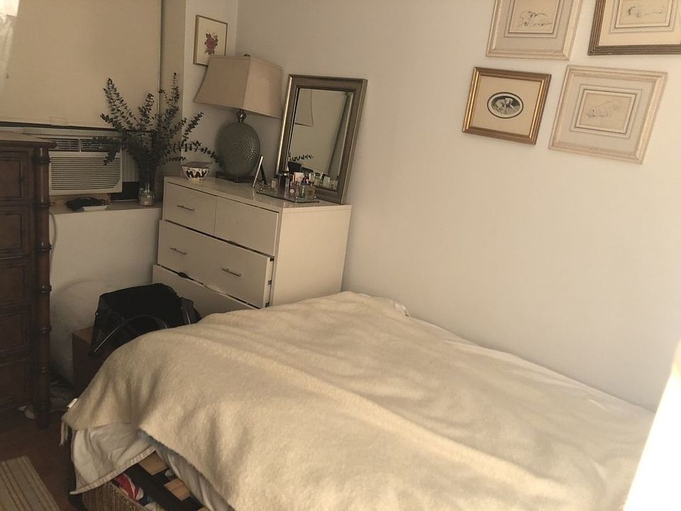 2nd image of 69 Clinton St APT 4D