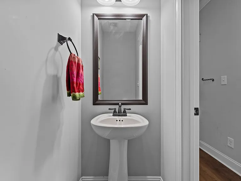 130 Amelia Dr — Photo 20