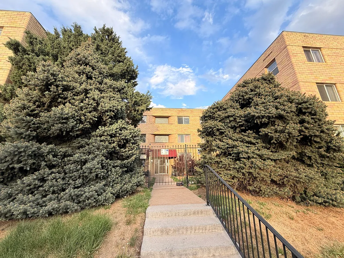 Building Photo - 1100 Colorado Blvd #306