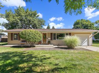 818 Royal Ln, Dundee, IL 60118